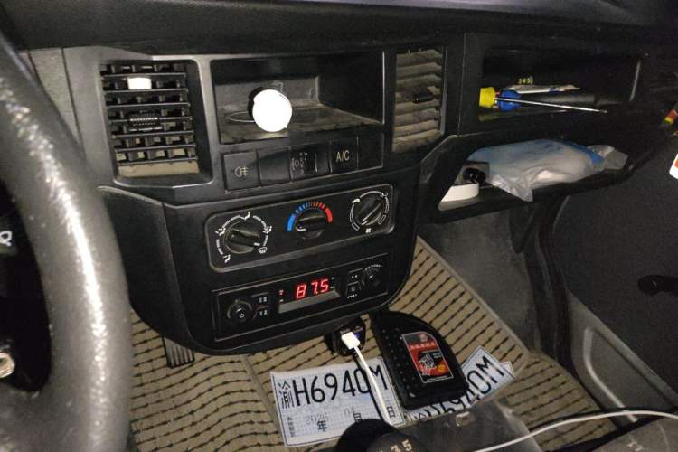 Used Wuling Zhiguang 2015 1.2L Practical LS-I Model Audio And AC Panel