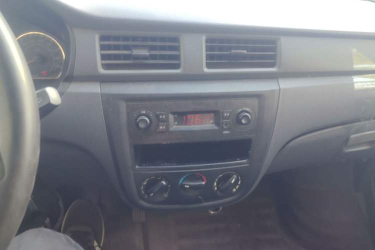 Used Wuling Zhiguang 2015 1.2L S Practical Model LSI Audio And AC Panel