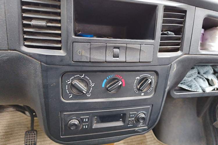 Used Wuling Zhiguang 2015 1.2L Practical LS-I Model Audio And AC Panel