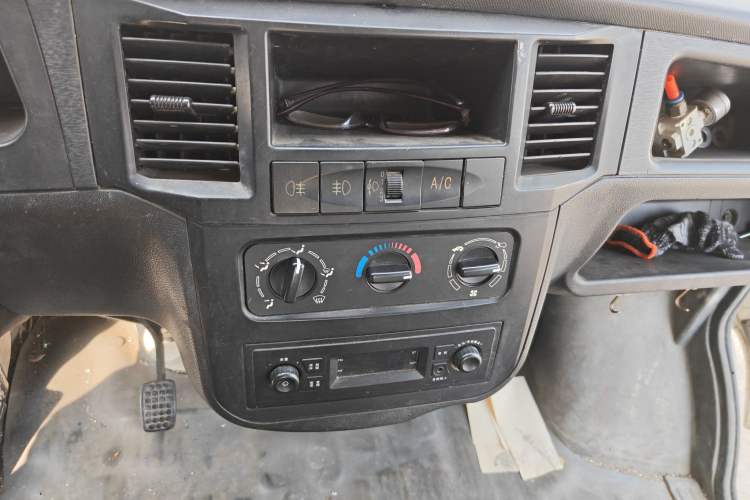 Used Wuling Zhiguang 2015 1.2L Practical LS-I Model Audio And AC Panel