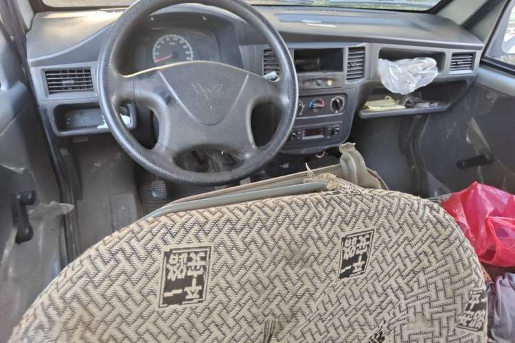 Used Wuling Zhiguang 2015 1.2L Practical LS-I Model Center Console