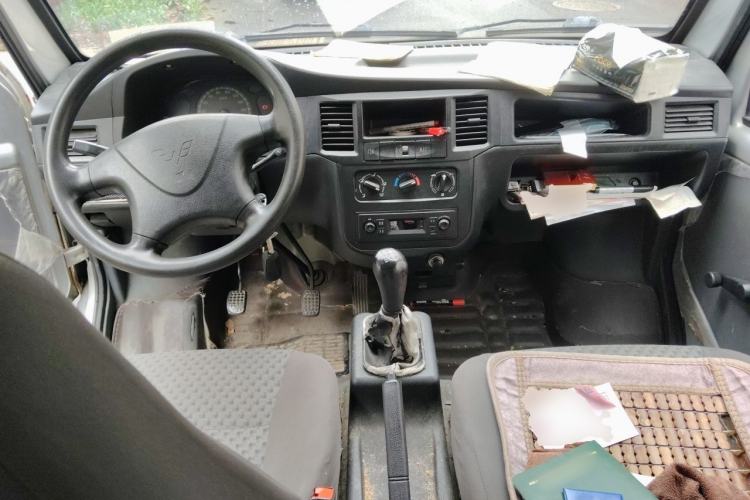 Used Wuling Zhiguang 2015 1.2L Practical LS-I Model Center Console