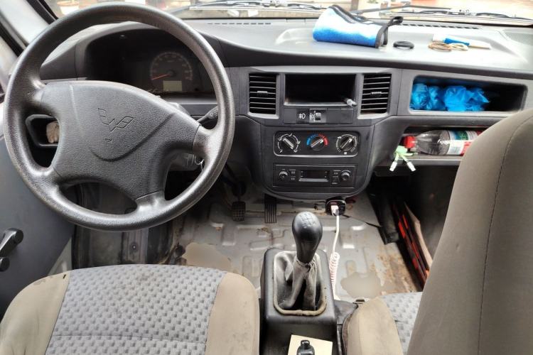 Used Wuling Zhiguang 2015 1.2L Practical LS-I Model Center Console