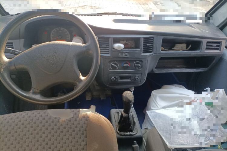 Used Wuling Zhiguang 2015 1.2L Practical LS-I Model Center Console