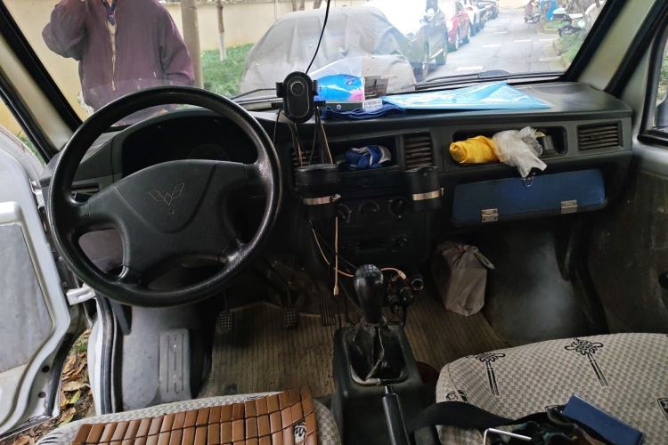 Used Wuling Zhiguang 2015 1.2L Practical LS-I Model Center Console