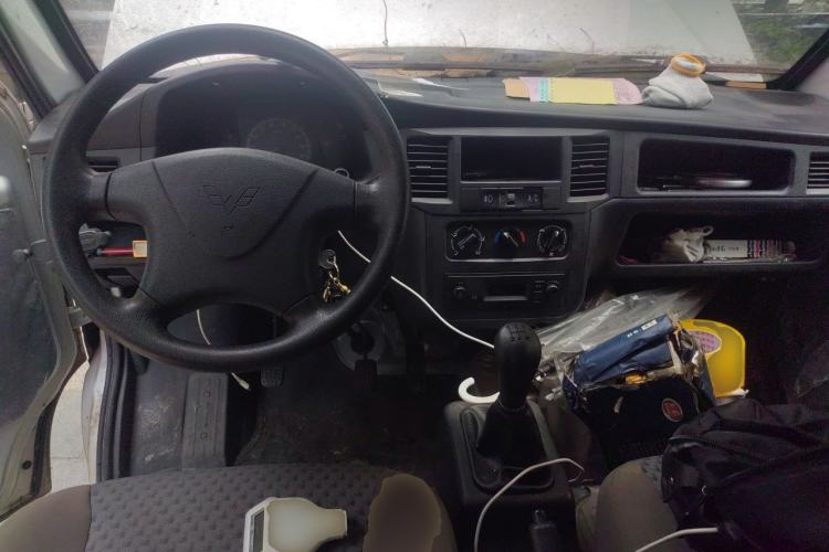 Used Wuling Zhiguang 2015 1.2L Practical LS-I Model Center Console