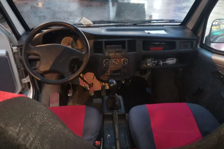 Used Wuling Zhiguang 2015 1.2L Practical LS-I Model Center Console