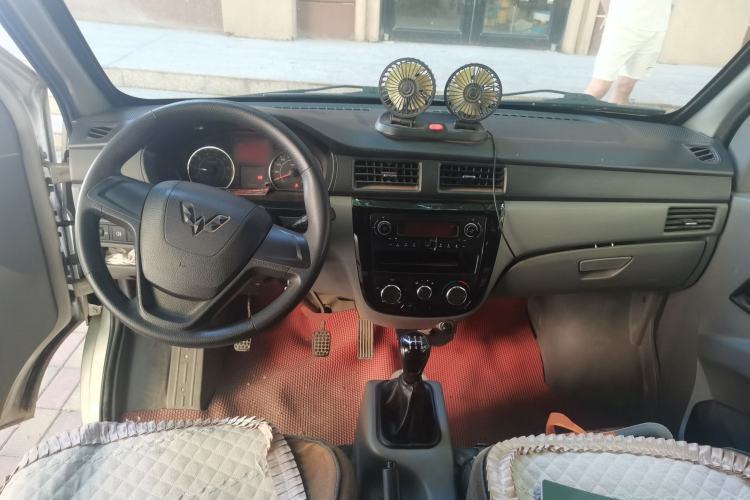 Used Wuling Zhiguang 2015 1.2L S Standard Model LSI Center Console