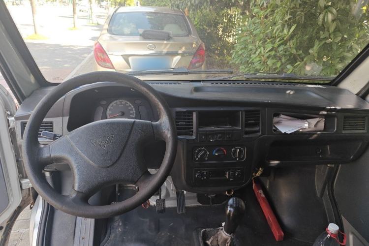 Used Wuling Zhiguang 2015 1.2L Practical LS-I Model Center Console