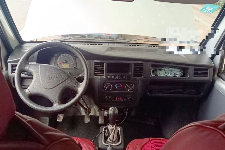 Used Wuling Zhiguang 2015 1.2L Practical LS-I Model Center Console