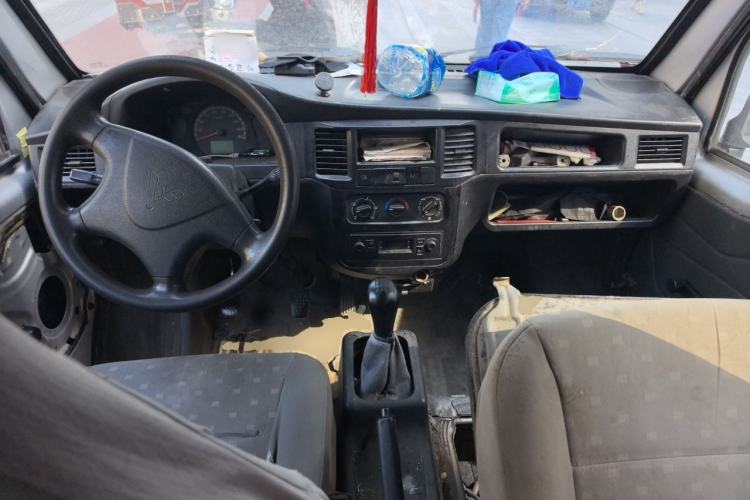 Used Wuling Zhiguang 2015 1.2L Practical LS-I Model Center Console