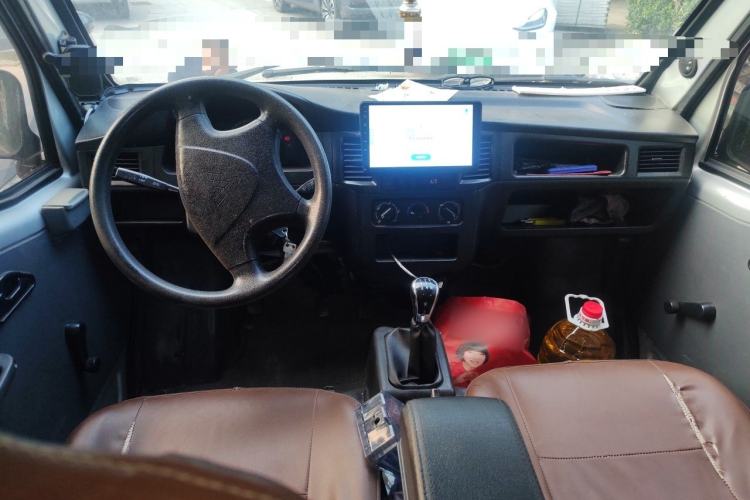 Used Wuling Zhiguang 2015 1.2L Practical LS-I Model Center Console