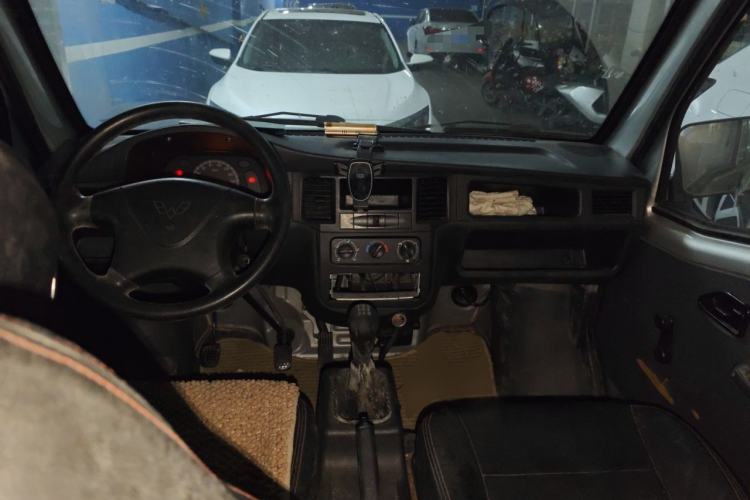 Used Wuling Zhiguang 2015 1.2L Practical LS-I Model Center Console