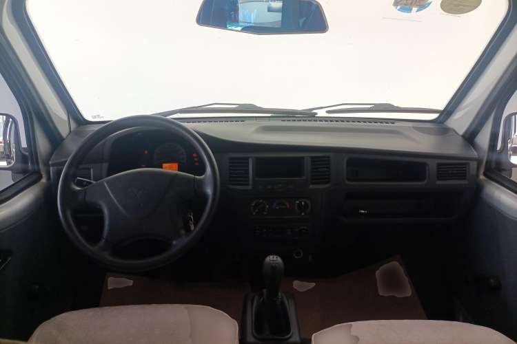 Used Wuling Zhiguang 2015 1.2L Standard Model LSI Center Console