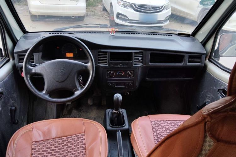 Used Wuling Zhiguang 2015 1.2L Practical LS-I Model Center Console