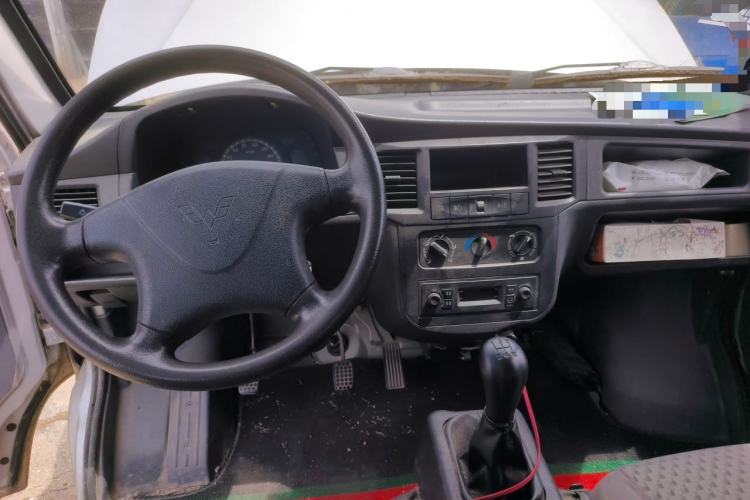 Used Wuling Zhiguang 2015 1.2L Practical LS-I Model Center Console