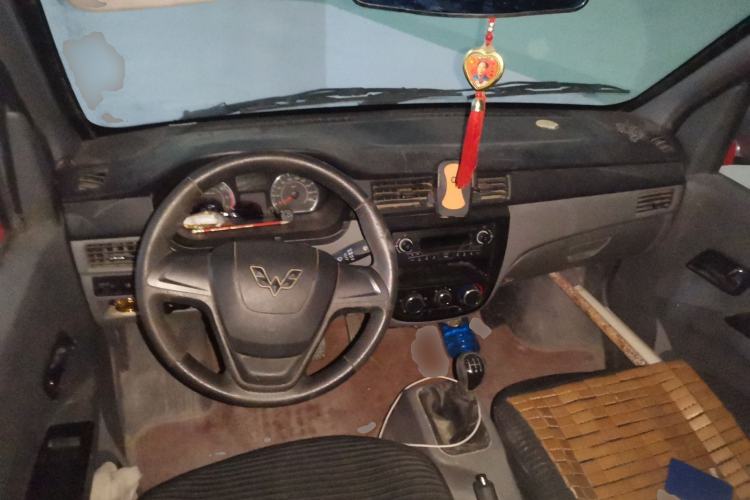 Used Wuling Zhiguang 2015 1.2L S Standard Model LSI Center Console