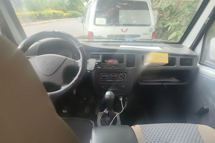 Used Wuling Zhiguang 2015 1.2L Practical LS-I Model Center Console