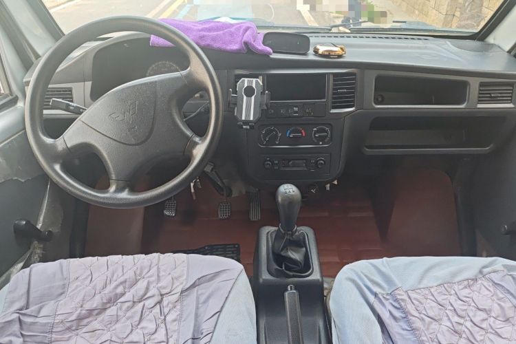 Used Wuling Zhiguang 2015 1.2L Standard Model LSI Center Console