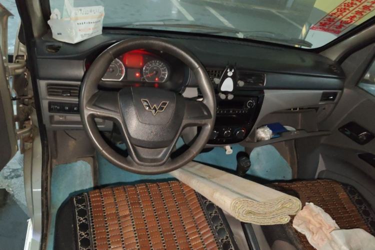 Used Wuling Zhiguang 2015 1.2L S Standard Model LSI Center Console