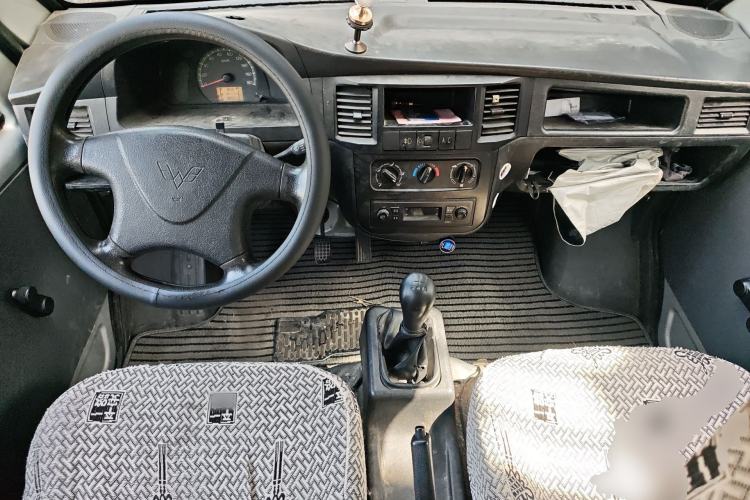 Used Wuling Zhiguang 2015 1.2L Practical LS-I Model Center Console