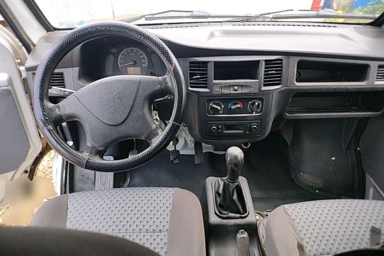 Used Wuling Zhiguang 2015 1.2L Practical LS-I Model Center Console