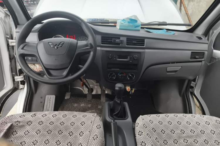 Used Wuling Zhiguang 2015 1.2L S Practical Model LSI Center Console