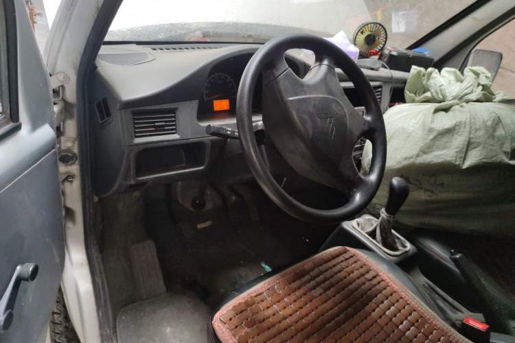 Used Wuling Zhiguang 2015 1.2L S Practical Model LSI Center Console