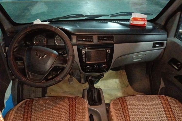 Used Wuling Zhiguang 2015 1.2L S Standard Model LSI Center Console