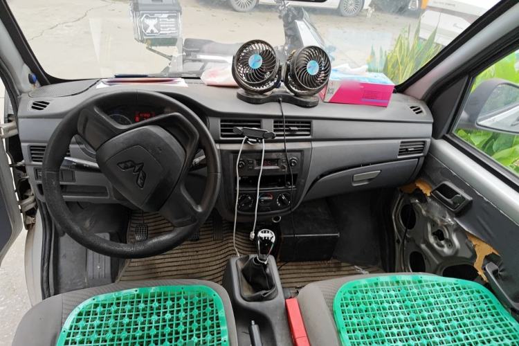 Used Wuling Zhiguang 2015 1.2L S Practical Model LSI Center Console