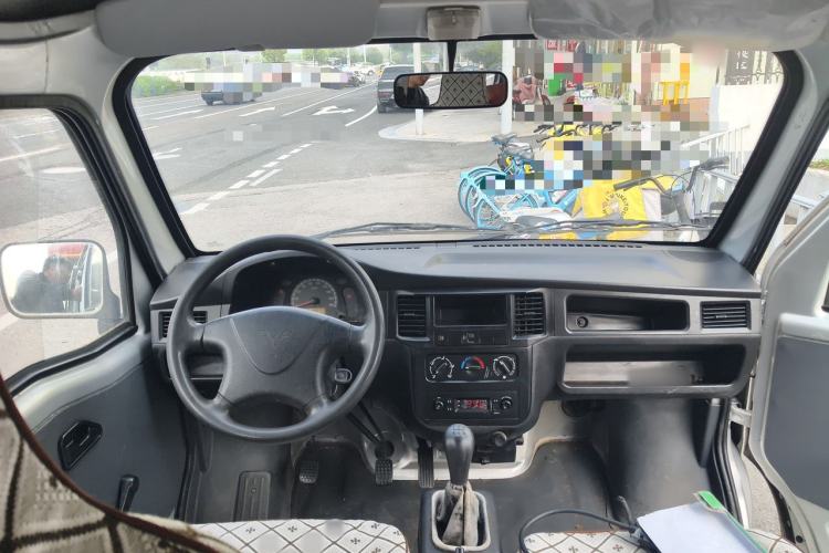 Used Wuling Zhiguang 2015 1.2L Practical LS-I Model Center Console
