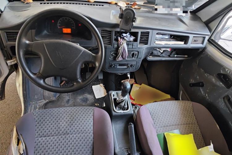 Used Wuling Zhiguang 2015 1.2L Practical LS-I Model Center Console