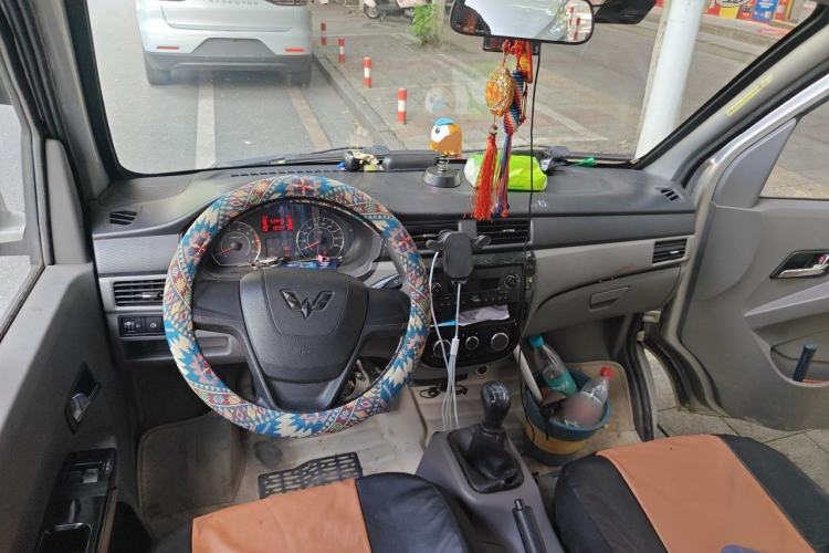 Used Wuling Zhiguang 2015 1.2L S Standard Model LSI Center Console