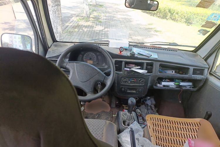 Used Wuling Zhiguang 2015 1.2L Practical LS-I Model Center Console