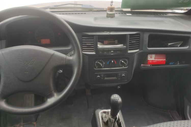Used Wuling Zhiguang 2015 1.2L S Practical Model LSI Center Console