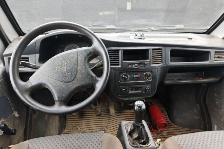 Used Wuling Zhiguang 2015 1.2L Standard Model LSI Center Console