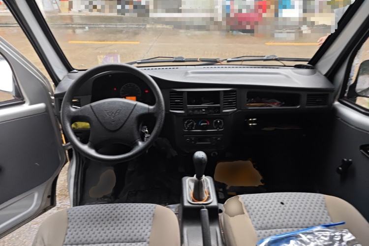 Used Wuling Zhiguang 2015 1.2L Practical LS-I Model Center Console