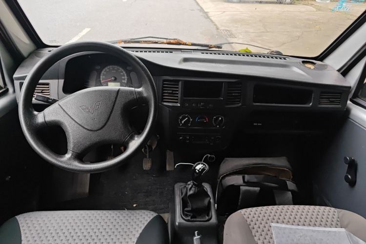 Used Wuling Zhiguang 2015 1.2L S Practical Model LSI Center Console