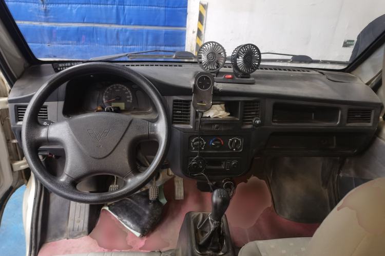 Used Wuling Zhiguang 2015 1.2L Practical LS-I Model Center Console