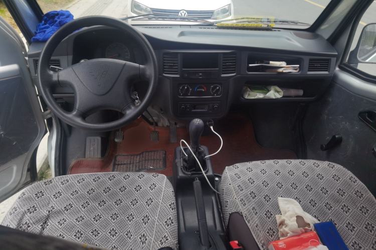 Used Wuling Zhiguang 2015 1.2L Practical LS-I Model Center Console