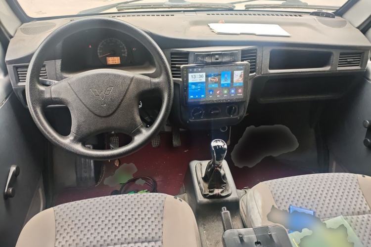 Used Wuling Zhiguang 2015 1.2L Practical LS-I Model Center Console