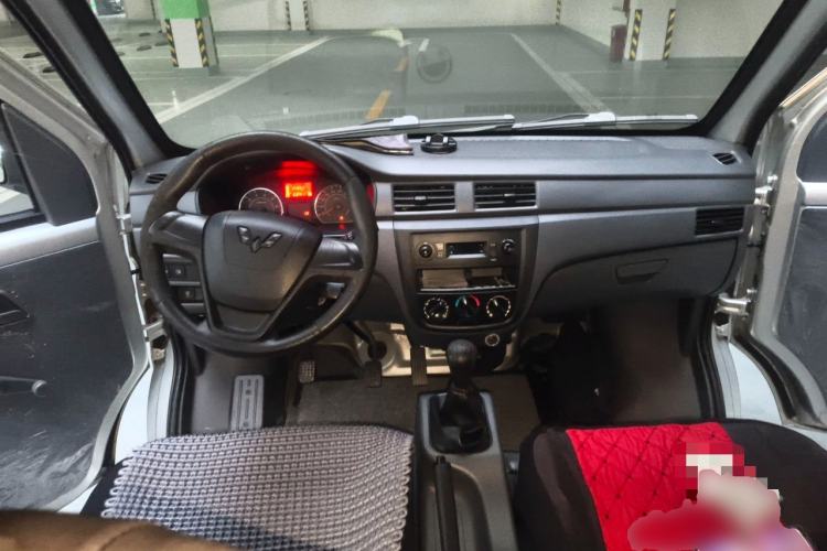 Used Wuling Zhiguang 2015 1.2L S Practical Model LSI Center Console