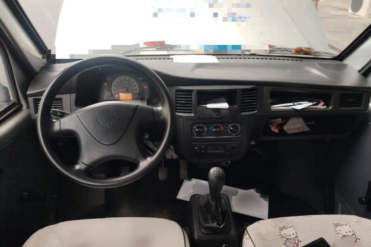 Used Wuling Zhiguang 2015 1.2L Practical LS-I Model Center Console