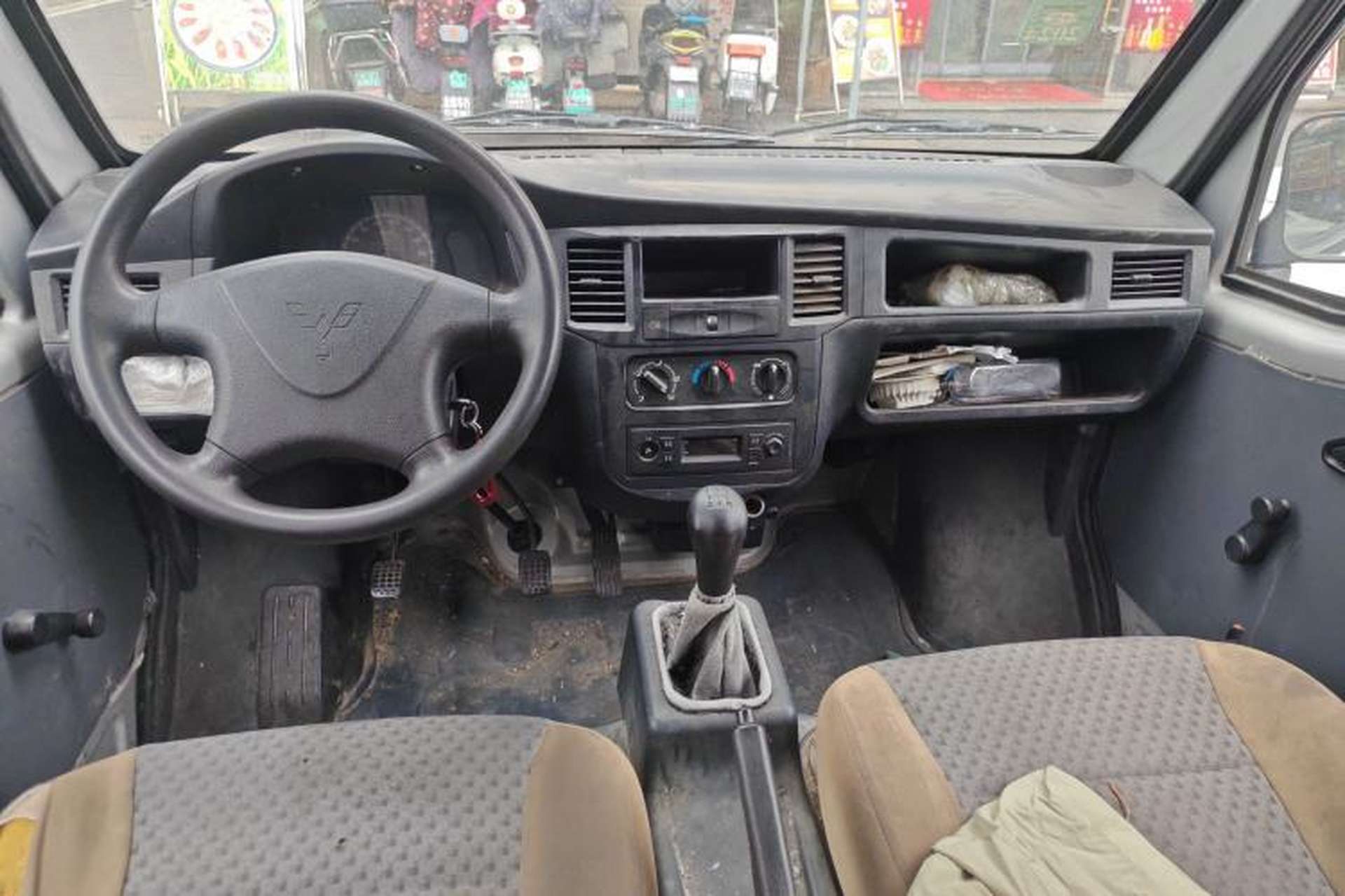 Used Wuling Zhiguang 2015 1.2L Practical LS-I Model Center Console