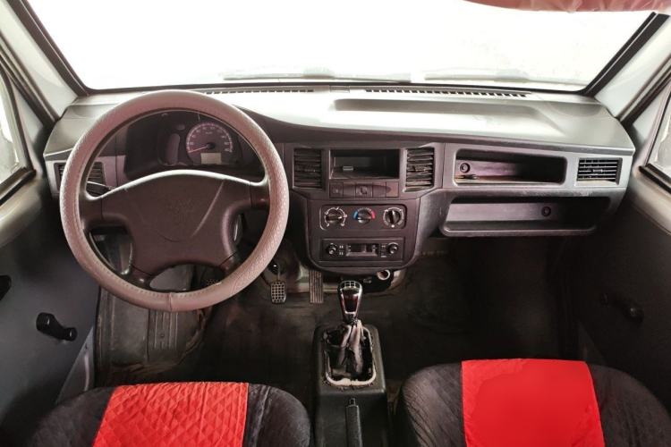 Used Wuling Zhiguang 2015 1.2L Practical LS-I Model Center Console