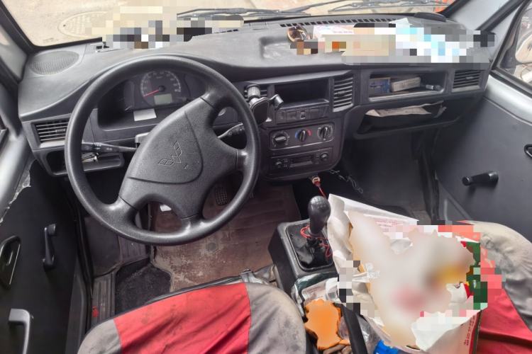 Used Wuling Zhiguang 2015 1.2L Practical LS-I Model Center Console
