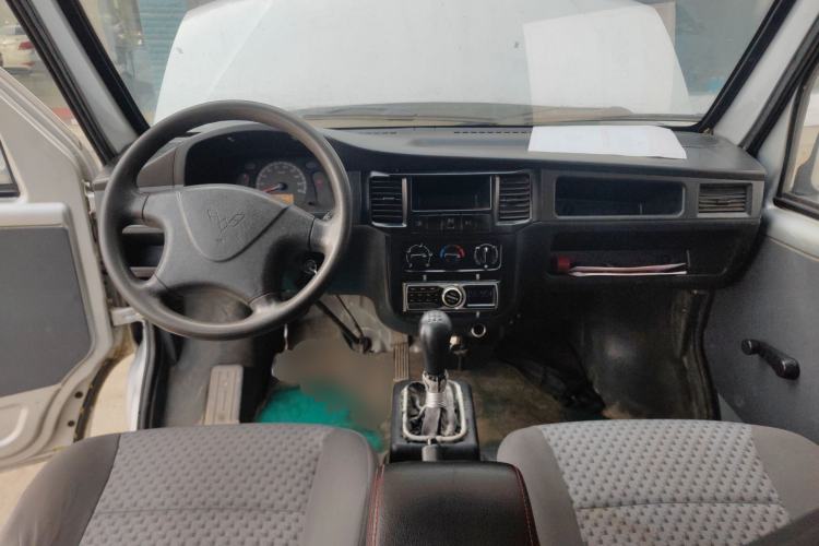 Used Wuling Zhiguang 2015 1.2L Practical LS-I Model Center Console