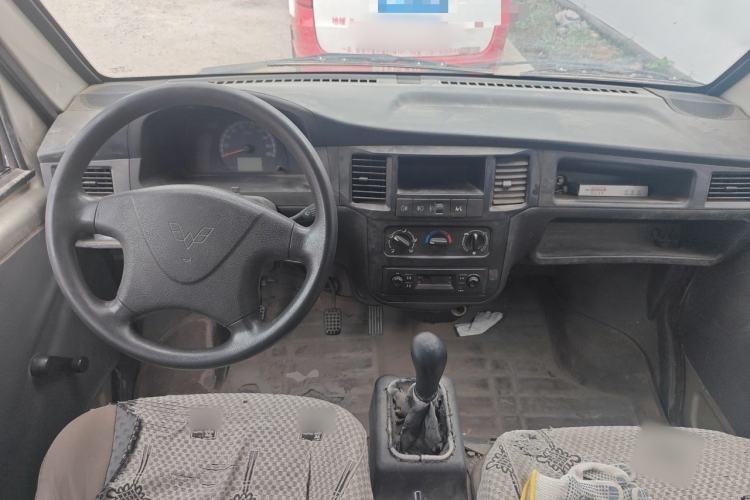 Used Wuling Zhiguang 2015 1.2L Practical LS-I Model Center Console