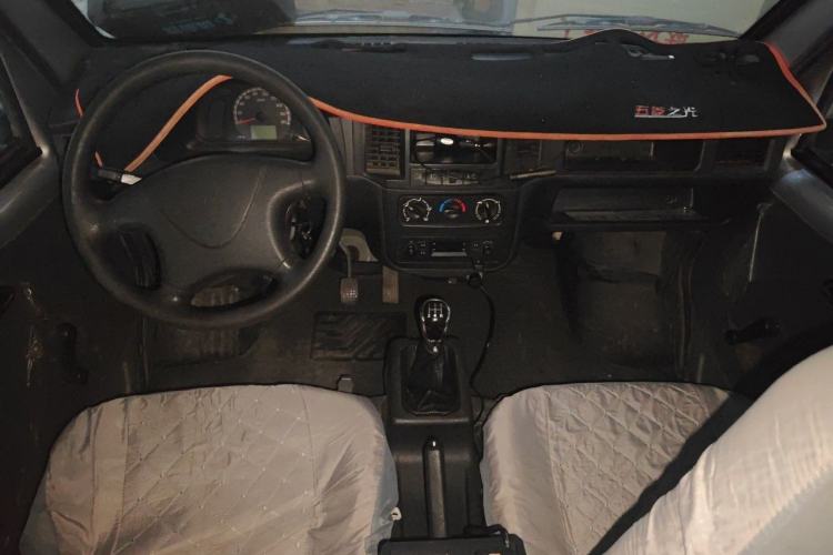 Used Wuling Zhiguang 2015 1.2L Practical LS-I Model Center Console