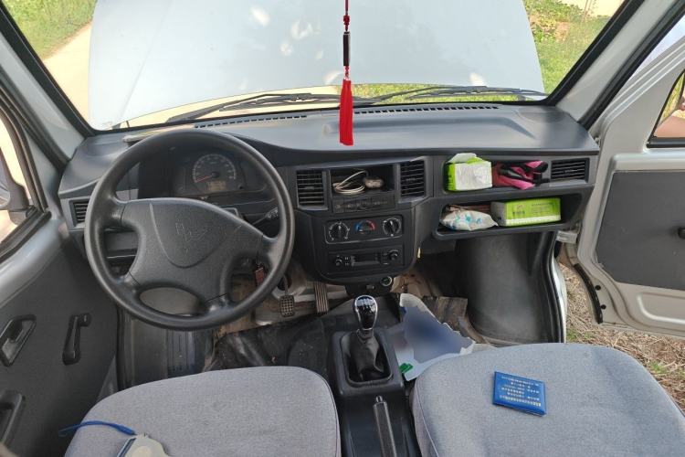 Used Wuling Zhiguang 2015 1.2L Practical LS-I Model Center Console